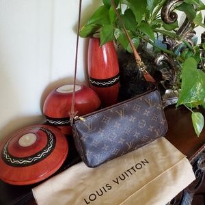 Authentic Pochette